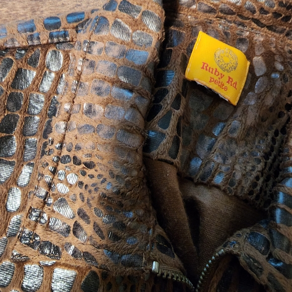 Ruby Rd. Large Petite Animal Print Jacket. - Picture 5 of 6